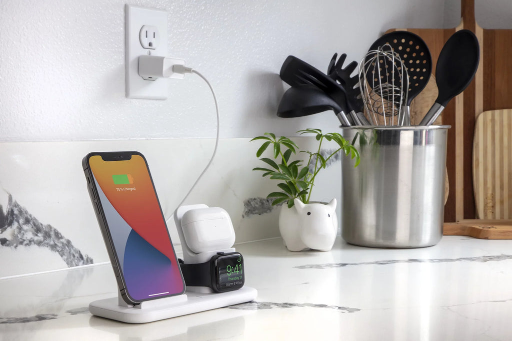 Scosche - Qi-Enabled Smartphones, Watches and Earbuds, Qi-Certified Wireless Charging Dock, White