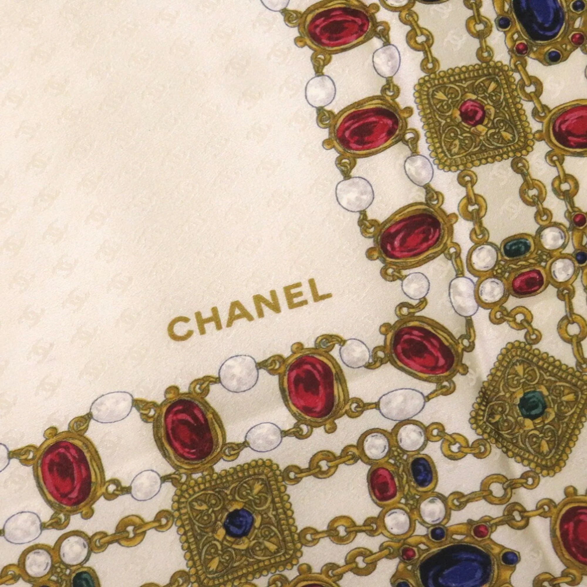 Pre-Owned Chanel Stone Motif Silk Beige Scarf (Fair)
