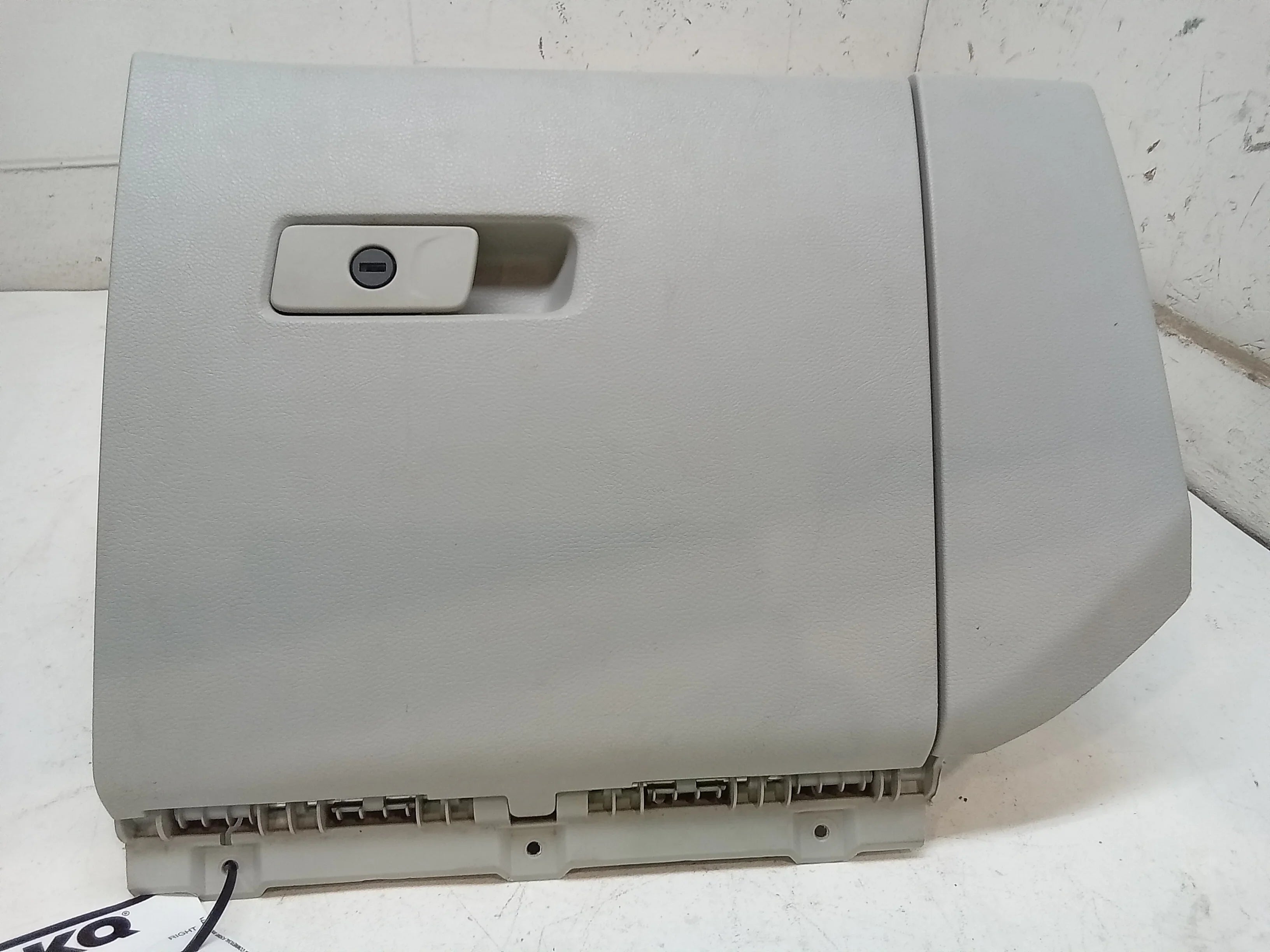 Pre-Owned 17 Jeep Renegade Glove Box  (Good)