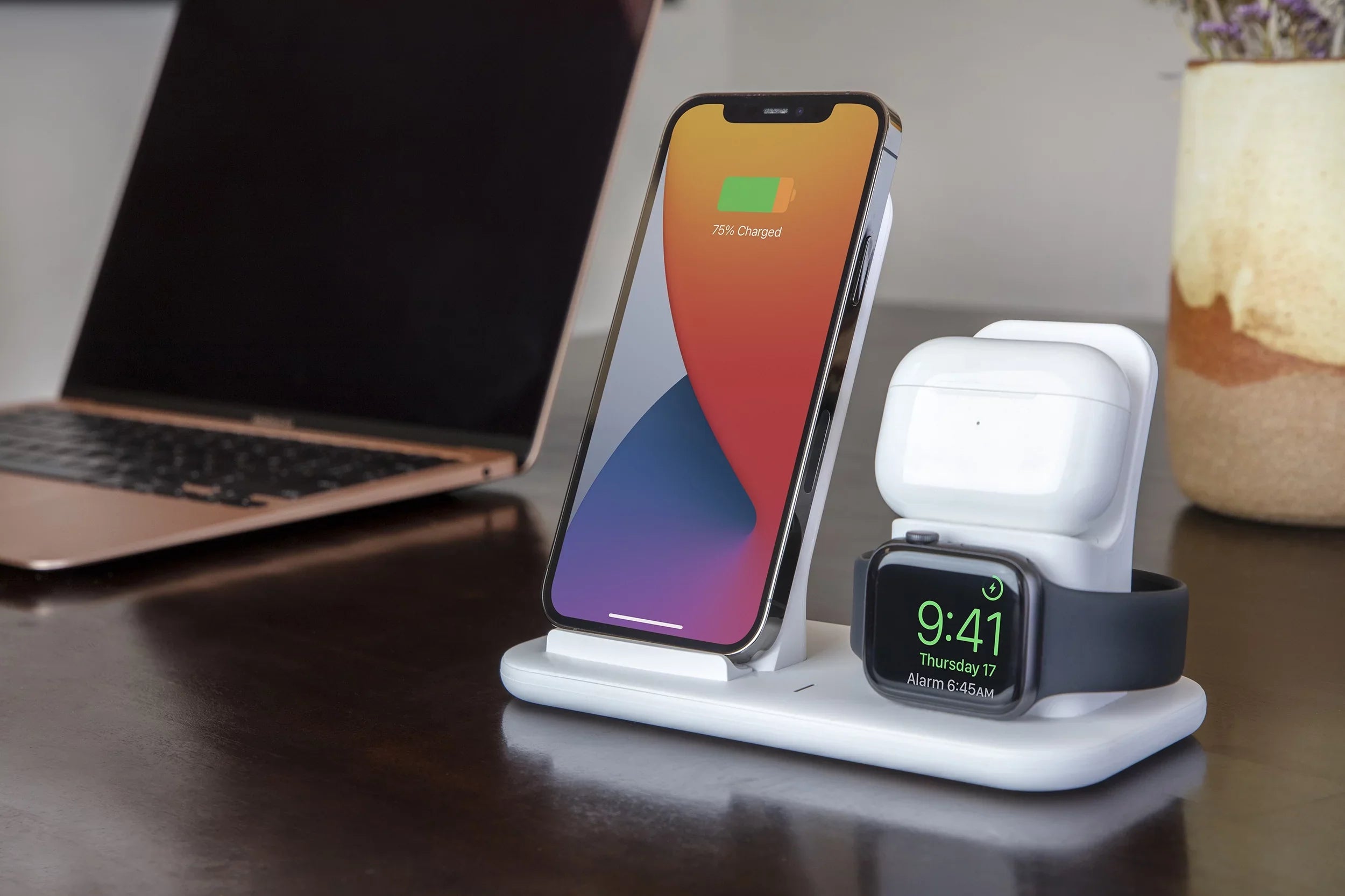 Scosche - Qi-Enabled Smartphones, Watches and Earbuds, Qi-Certified Wireless Charging Dock, White
