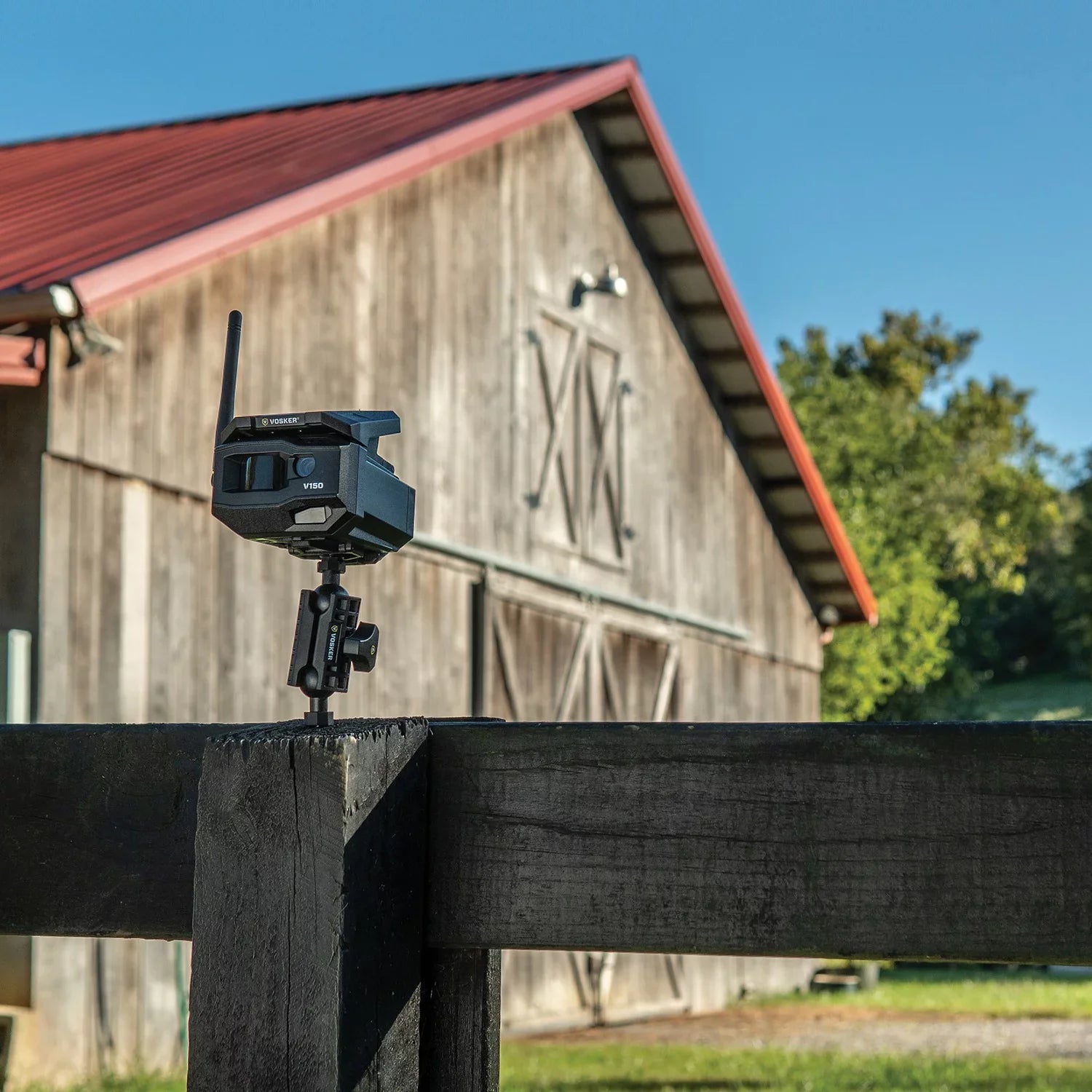 1202  Solar-Powered  Cellular Outdoor Security Camera ( Nation Wide Network)