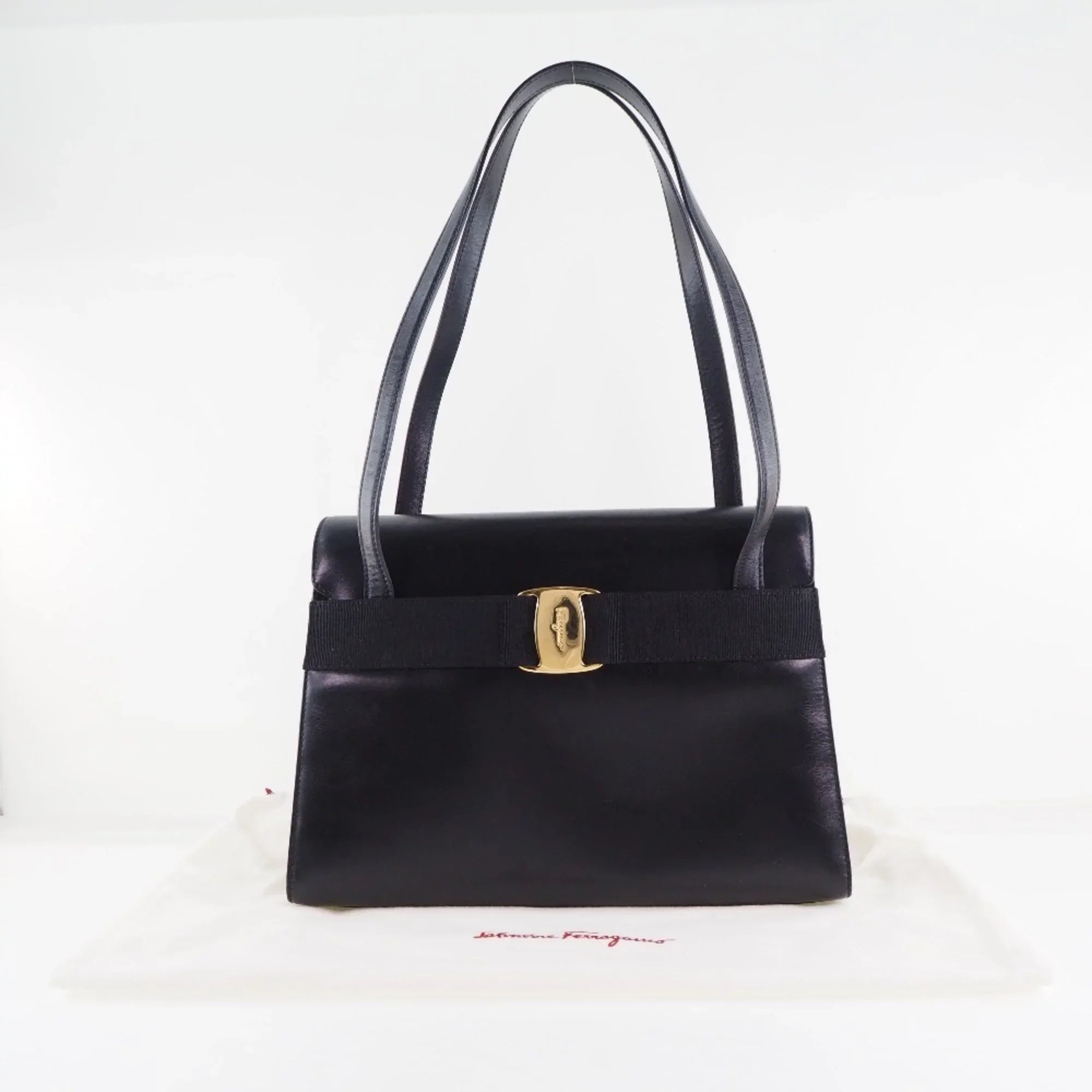 Pre-Owned Salvatore Ferragamo Vara -21 7675 Calf Black Women's Shoulder Bag (Fair)