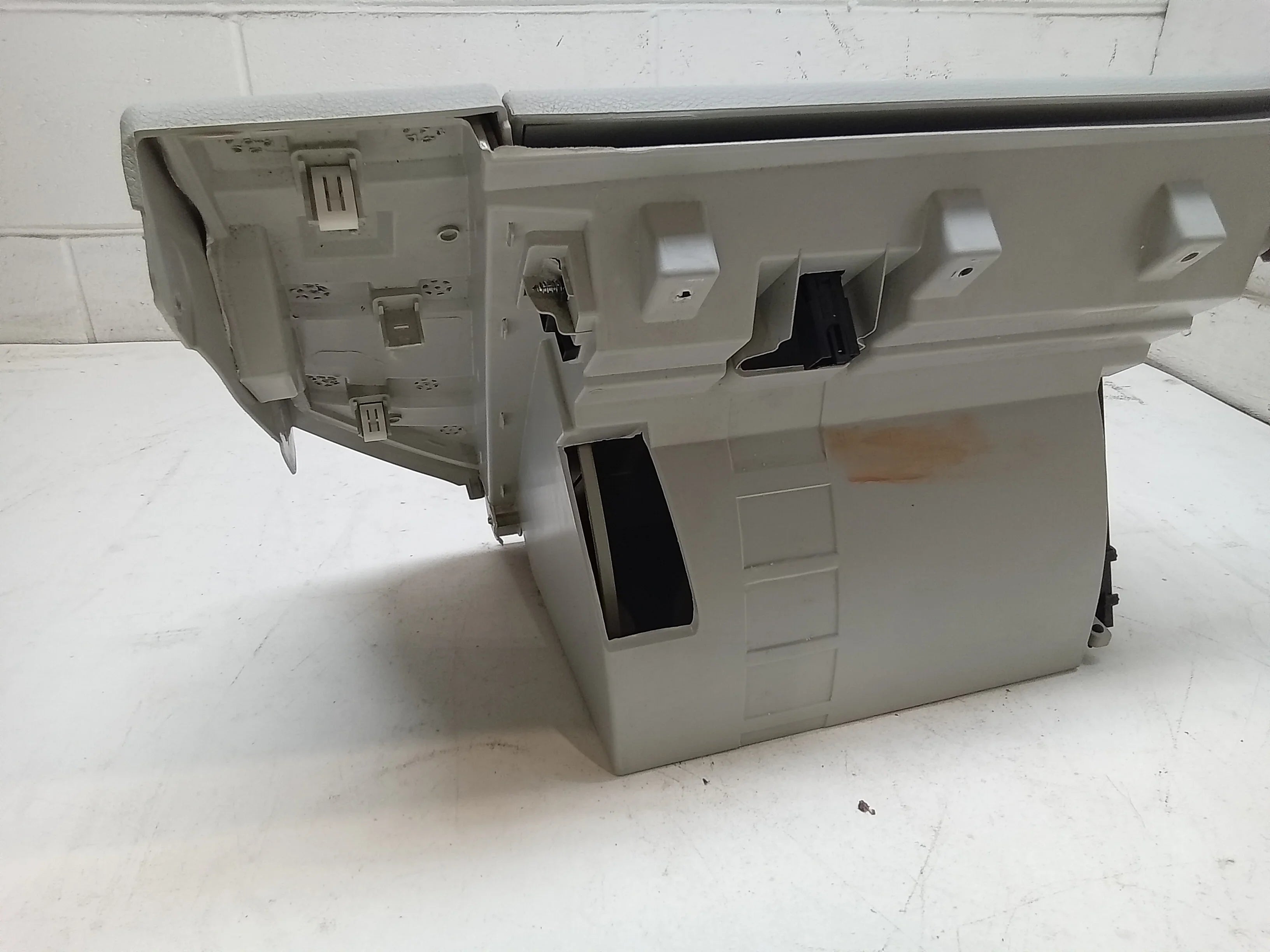 Pre-Owned 17 Jeep Renegade Glove Box  (Good)