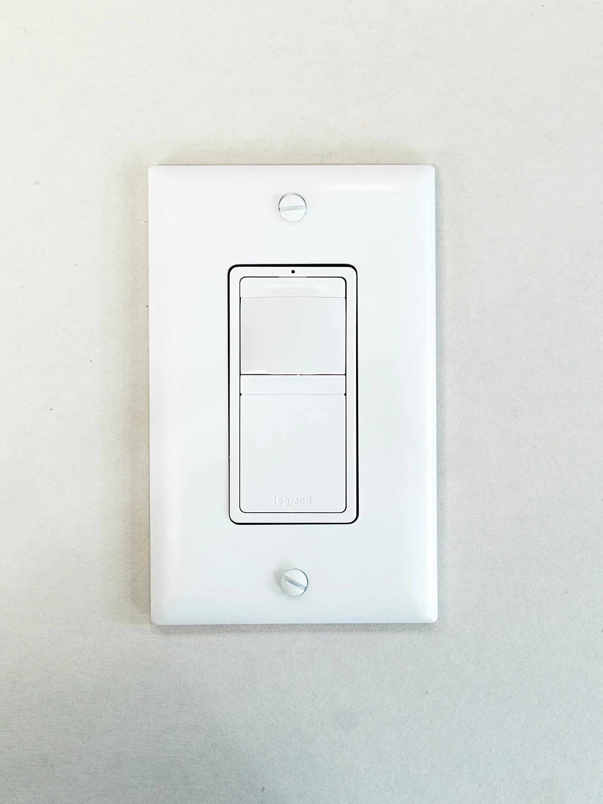 Legrand Radiant 15 amps Motion Sensor Switch Ivory, Light Almond, White 1 pk