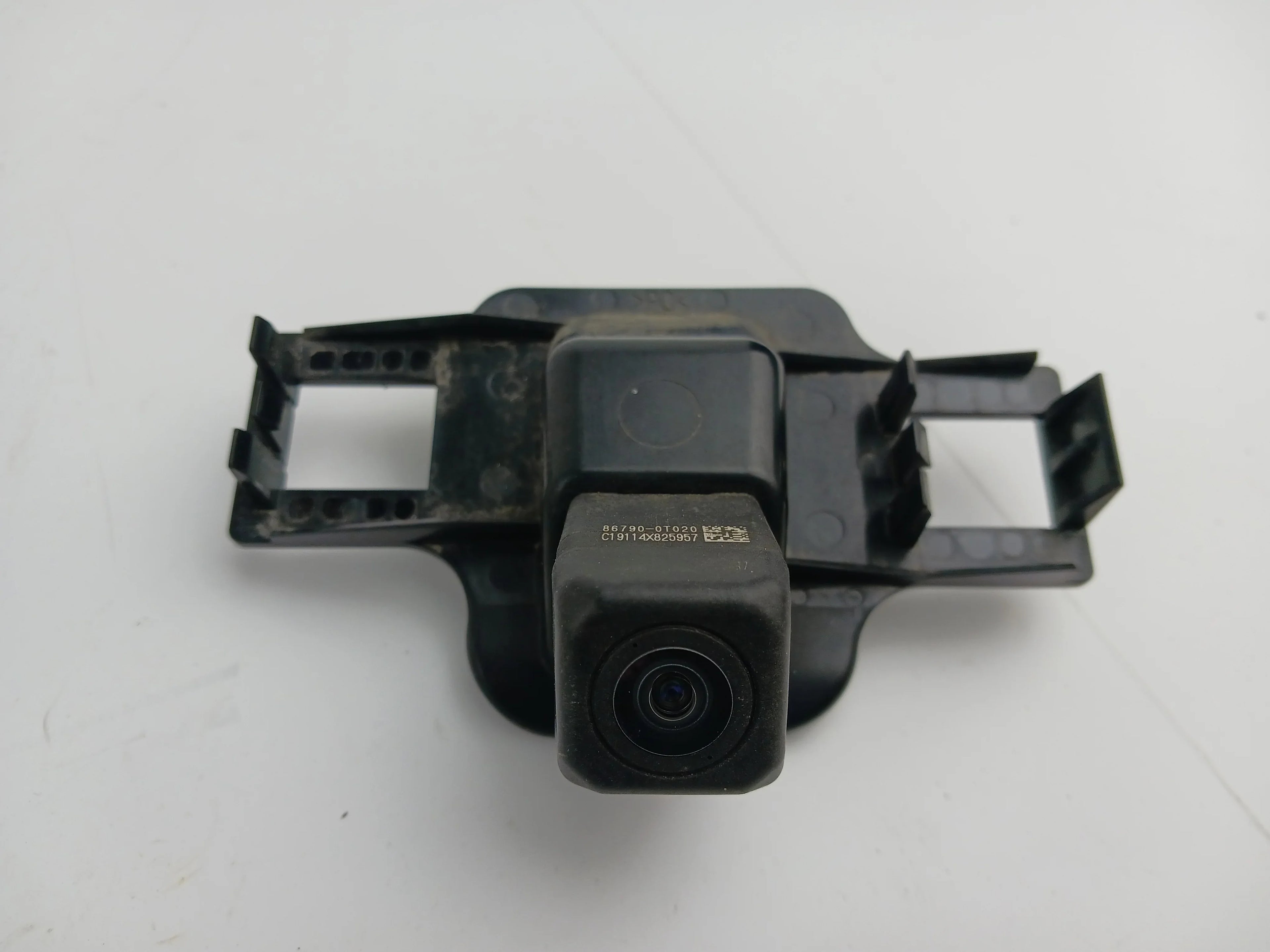 Pre-Owned 15 16 Toyota Venza Rear Backup Camera Assembly  (Good)