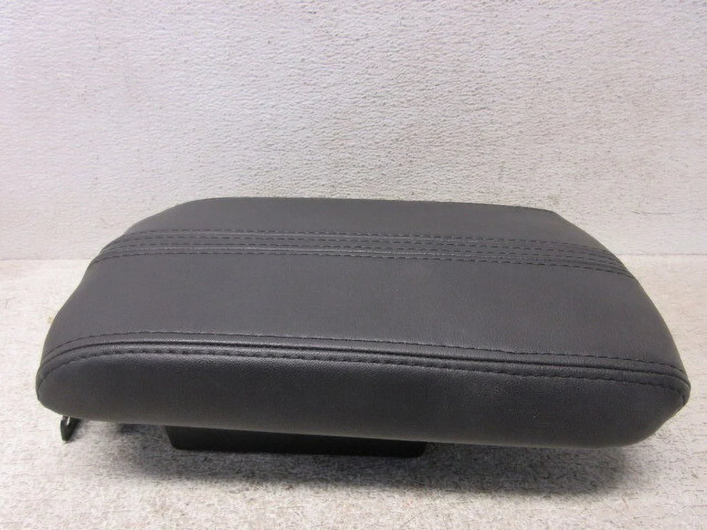 Pre-Owned 10 2010 Lincoln  Black Leather Center Console Lid   (Good)