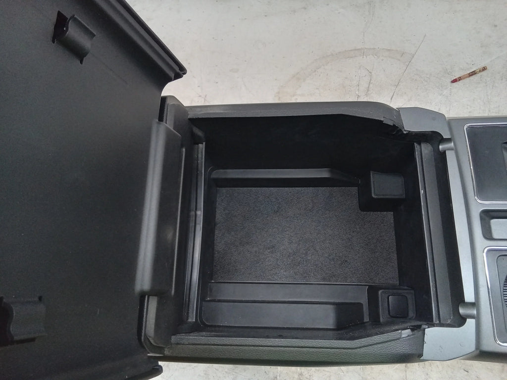 Pre-Owned 19 Ford  Floor Center Console / Shifter  100 Plug  (Good)