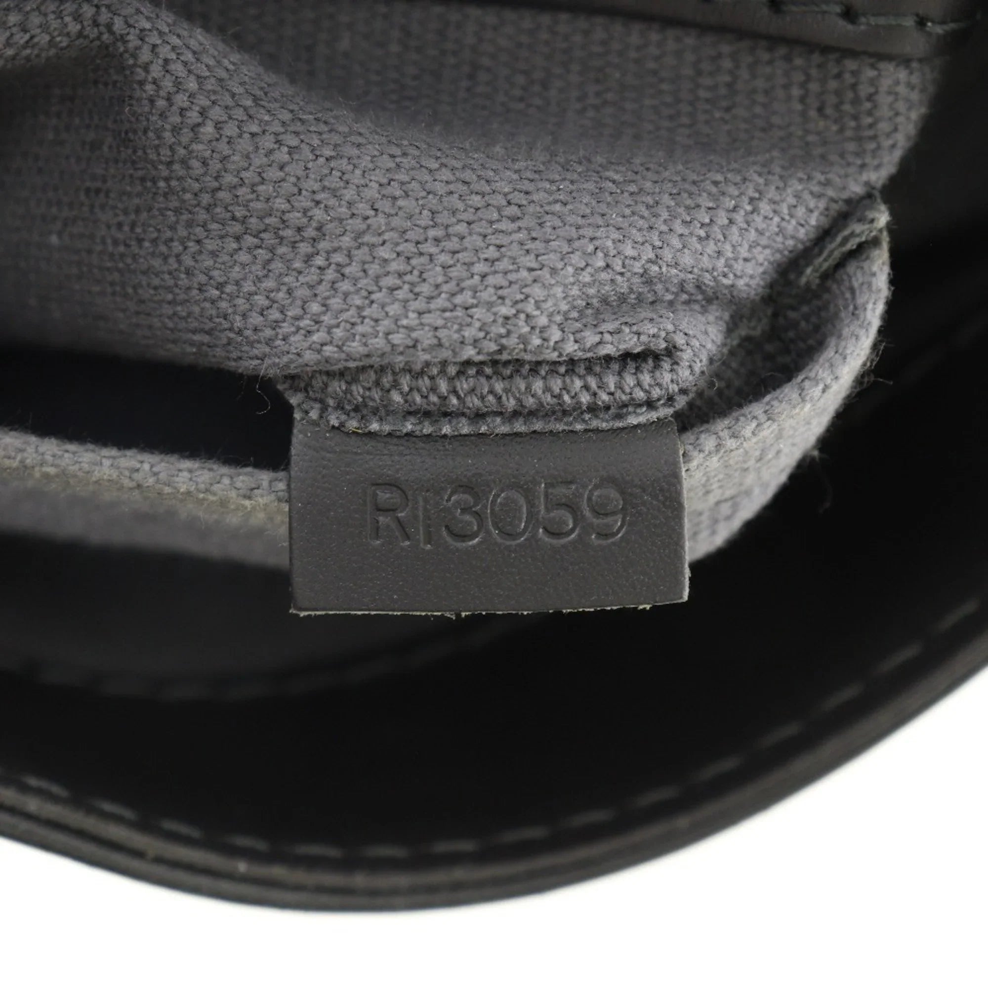 Pre-Owned   Louis Vuitton Yuma Shoulder Bag Utah  Leather Basalt Black  Men's (Good)