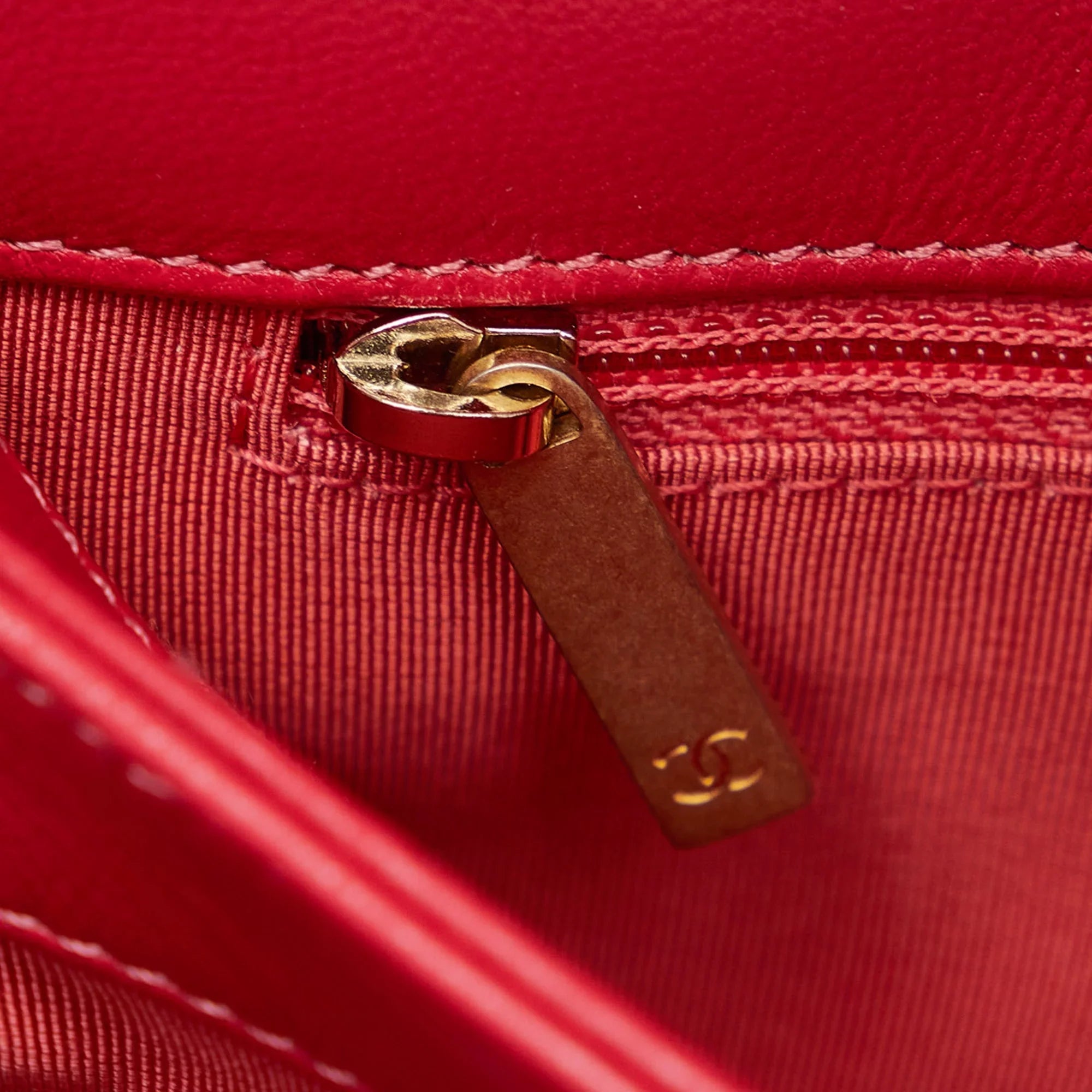 Pre-Owned Authenticated Chanel  Chevron Flap Satchel Lambskin Leather Red Unisex (Good)